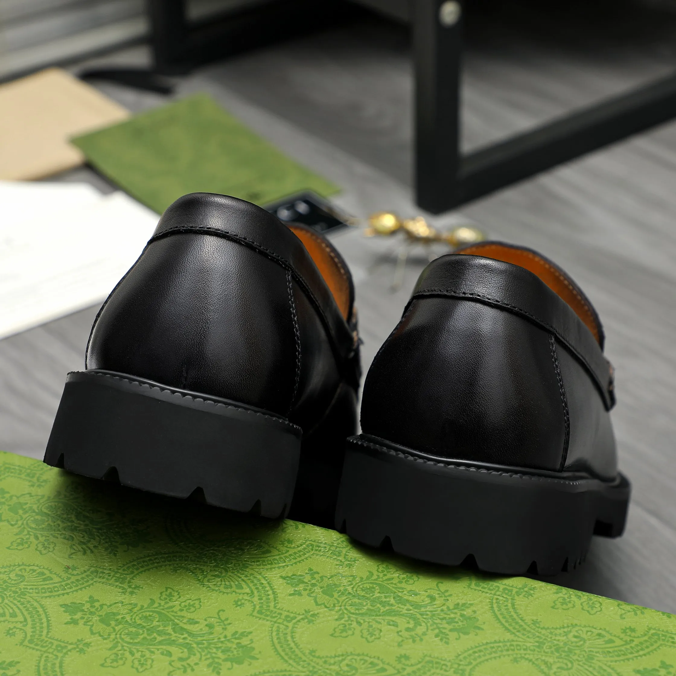 Men's shoes 💰p560 Product trademark: GUCCI "Gucci" business slip-on leather shoes Regular size: 38-46 (38.45.46 custom-made, non-returnable) Product materials: Selected pearlescent cowhide upper, cowhide lining, non-slip rubber outsole